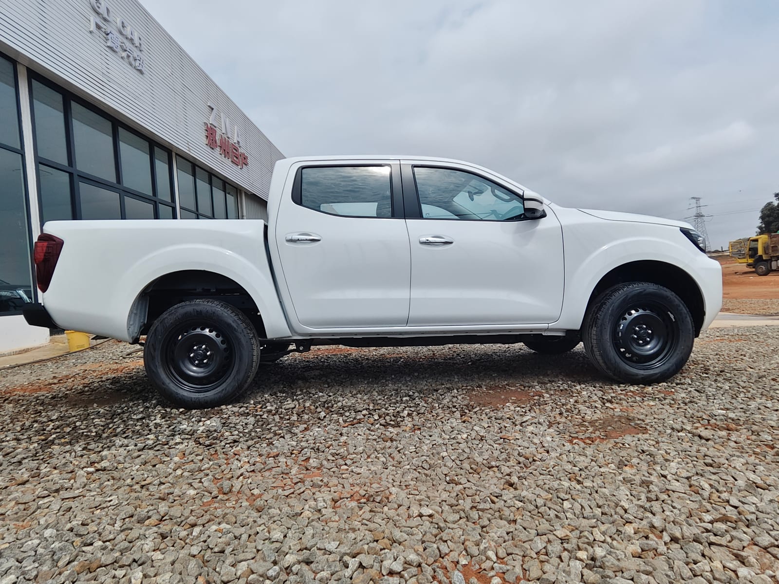 Nissan Navara — Branco